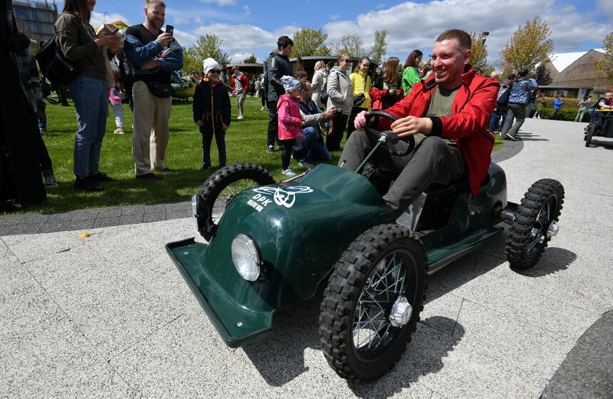 В Москве прошел парад электротранспорта будущего 17 фото