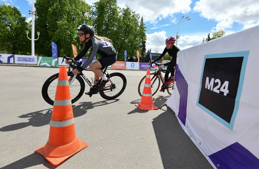 Кольцевая велогонка Sputnik Criterium прошла на ВДНХ 2 фото