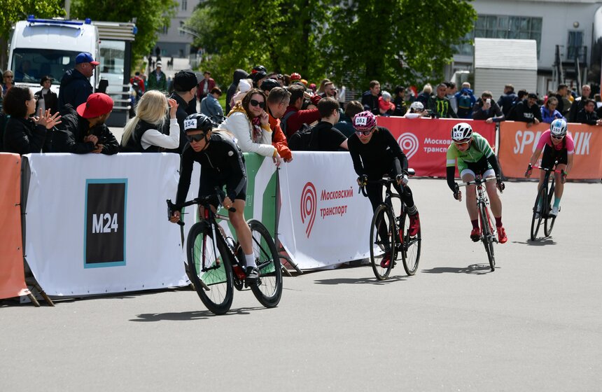 Кольцевая велогонка Sputnik Criterium прошла на ВДНХ 7 фото