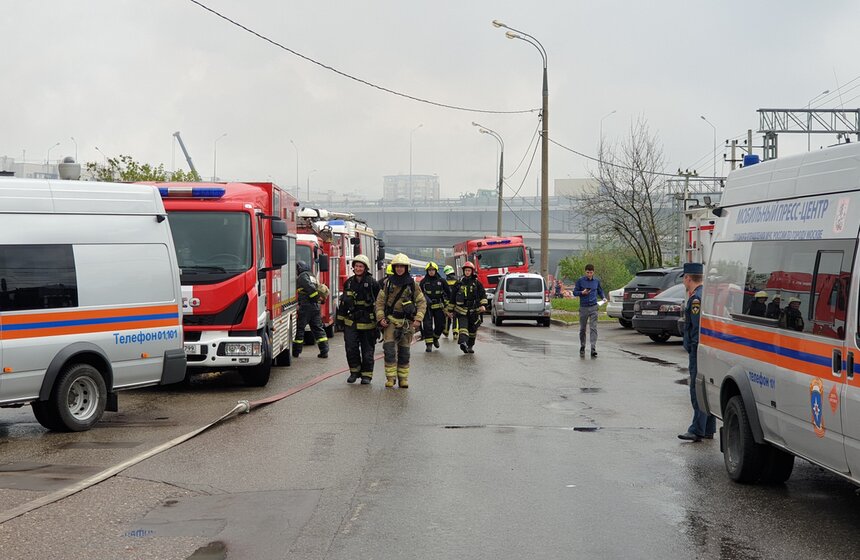 Пожар произошел в БЦ "Гранд Сетунь Плаза" на западе Москвы 16 фото