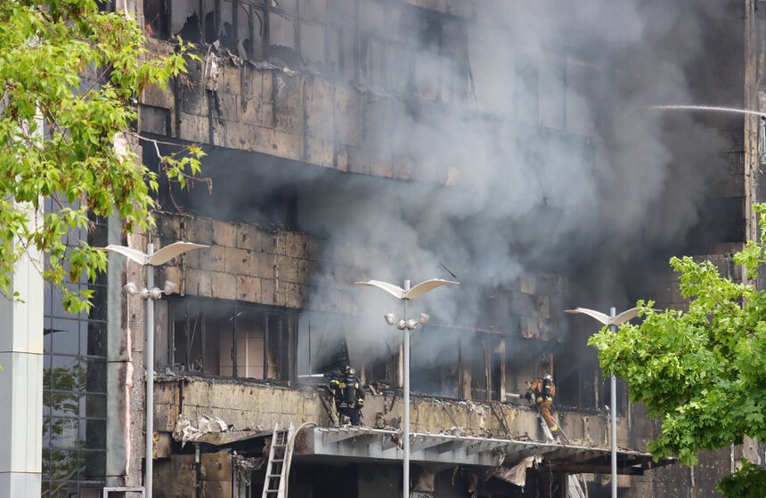 Пожар произошел в БЦ "Гранд Сетунь Плаза" на западе Москвы 12 фото