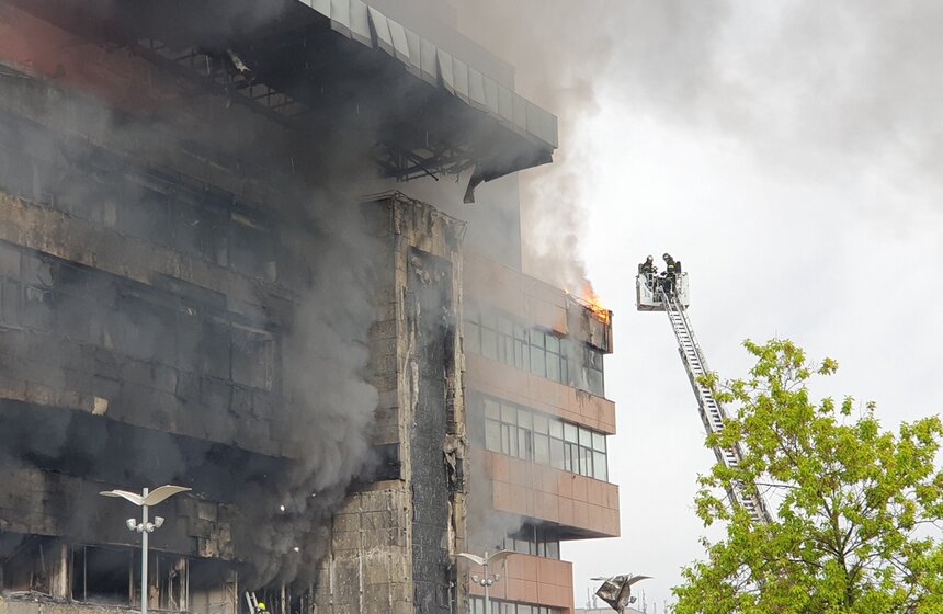 Пожар произошел в БЦ "Гранд Сетунь Плаза" на западе Москвы 8 фото