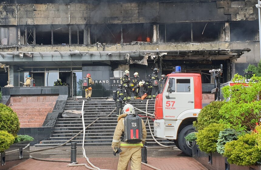 Пожар произошел в БЦ "Гранд Сетунь Плаза" на западе Москвы 5 фото