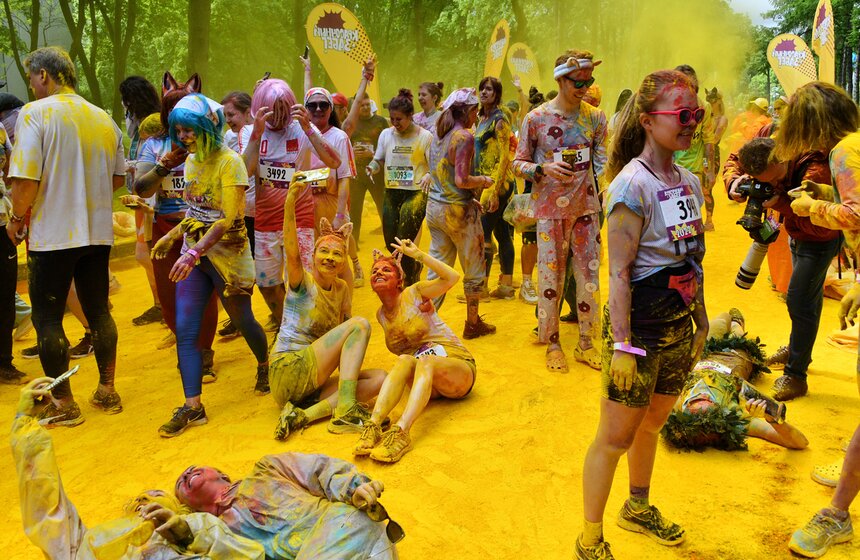 Красочный забег состоялся в "Лужниках" 19 фото