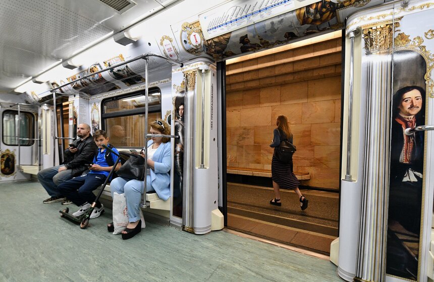 Тематический поезд к 350-летию со дня рождения Петра I запустили в метро Москвы 14 фото