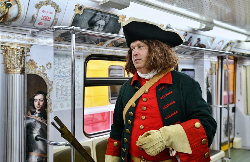 Тематический поезд к 350-летию со дня рождения Петра I запустили в метро Москвы 12 фото
