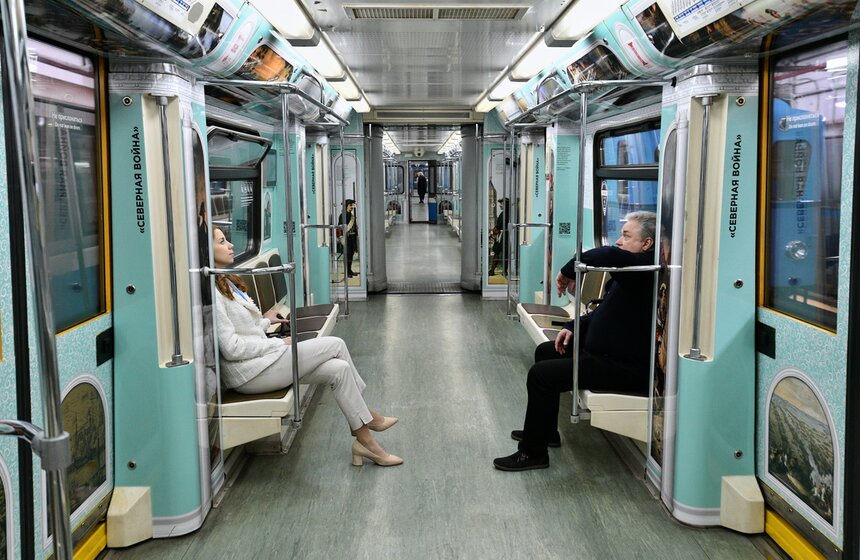 Тематический поезд к 350-летию со дня рождения Петра I запустили в метро Москвы 10 фото