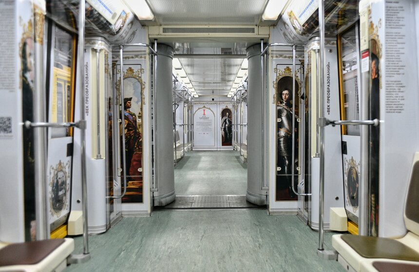Тематический поезд к 350-летию со дня рождения Петра I запустили в метро Москвы 8 фото