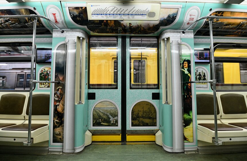Тематический поезд к 350-летию со дня рождения Петра I запустили в метро Москвы 9 фото
