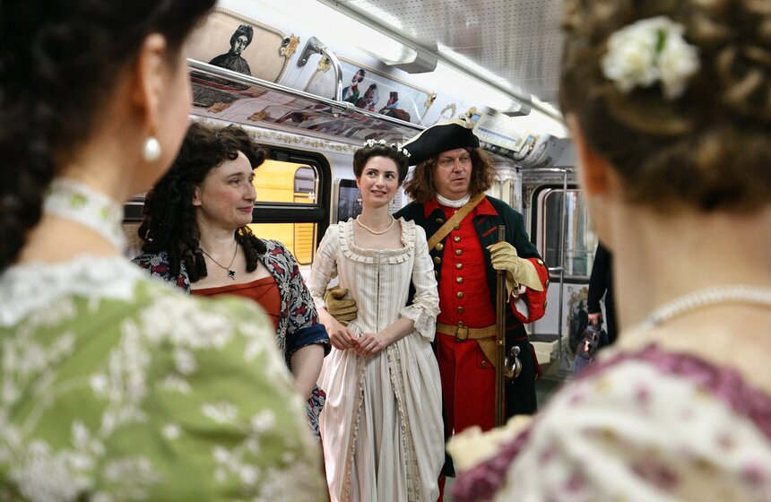 Тематический поезд к 350-летию со дня рождения Петра I запустили в метро Москвы 11 фото