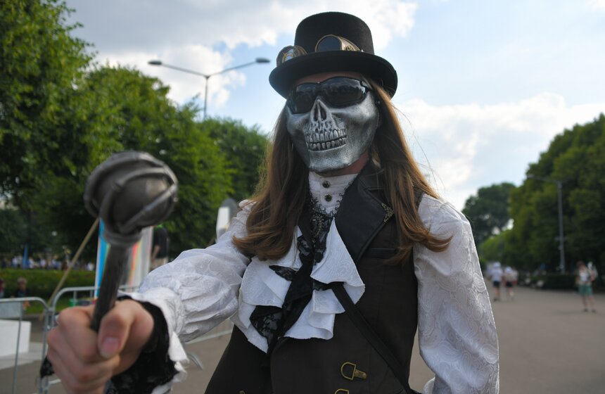 В Парке Горького проходит фестиваль VK Fest 25 фото