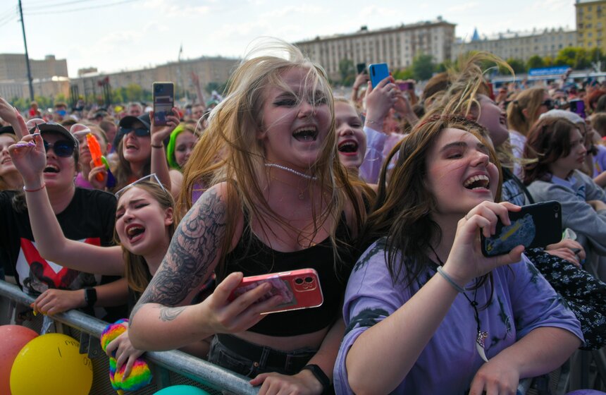 В Парке Горького проходит фестиваль VK Fest 22 фото