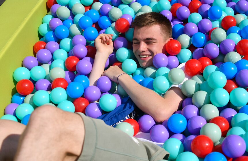 В Парке Горького проходит фестиваль VK Fest 15 фото