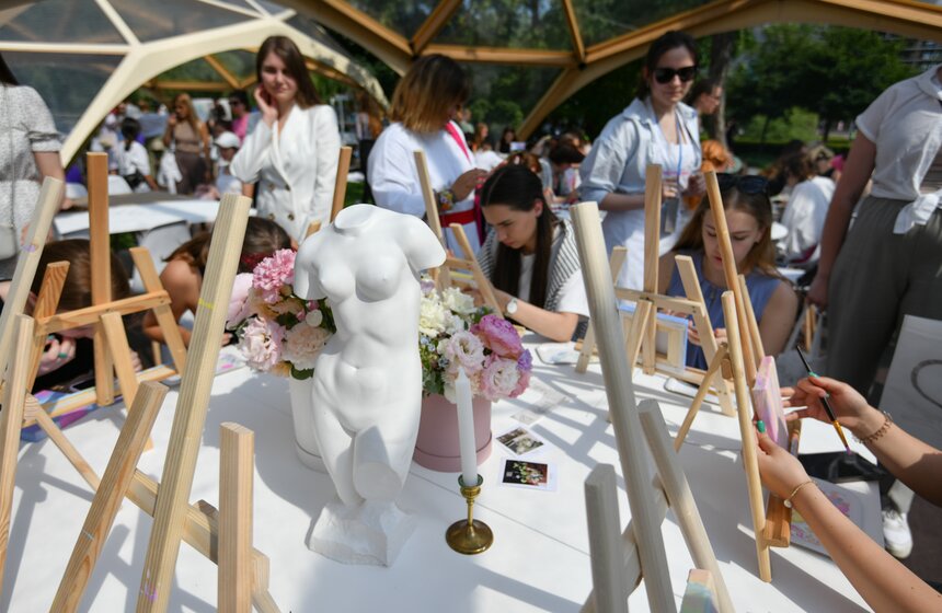 В Парке Горького проходит фестиваль VK Fest 7 фото