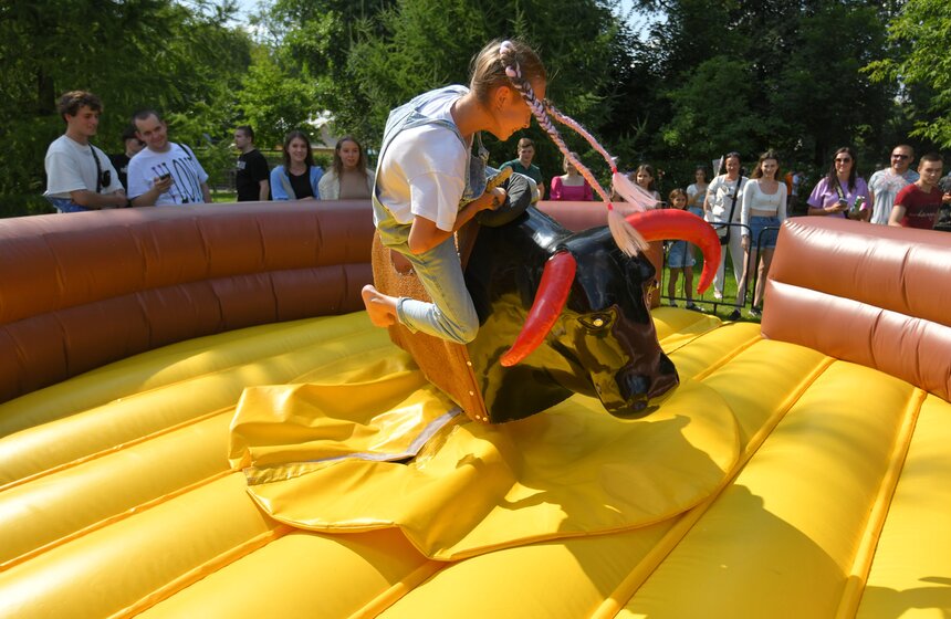 В Парке Горького проходит фестиваль VK Fest 18 фото