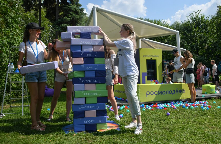 В Парке Горького проходит фестиваль VK Fest 14 фото