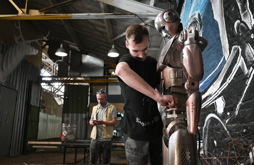 Робот-ангел и другие необычные экспонаты ждут на фестивале Geek Picnic 5 фото