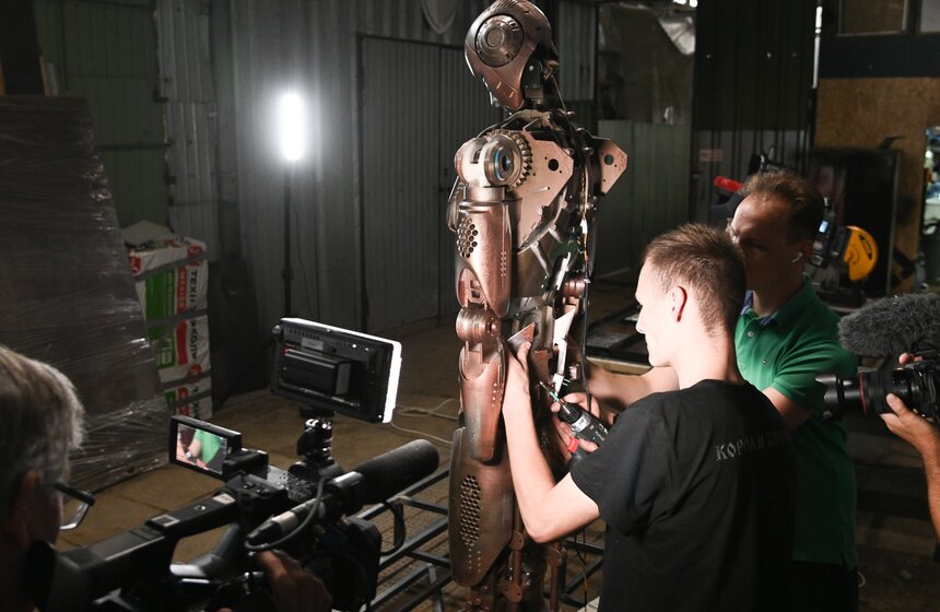 Робот-ангел и другие необычные экспонаты ждут на фестивале Geek Picnic 14 фото