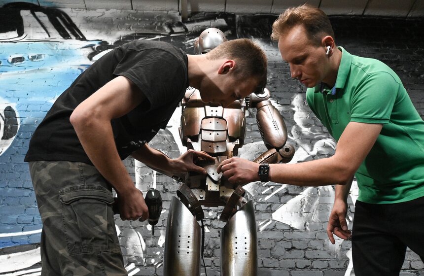 Робот-ангел и другие необычные экспонаты ждут на фестивале Geek Picnic 12 фото