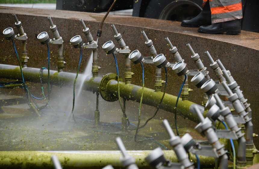 Скульптурные фонтаны промыли в парке Северного речного вокзала 3 фото