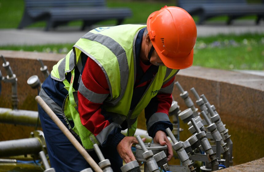 Скульптурные фонтаны промыли в парке Северного речного вокзала 12 фото