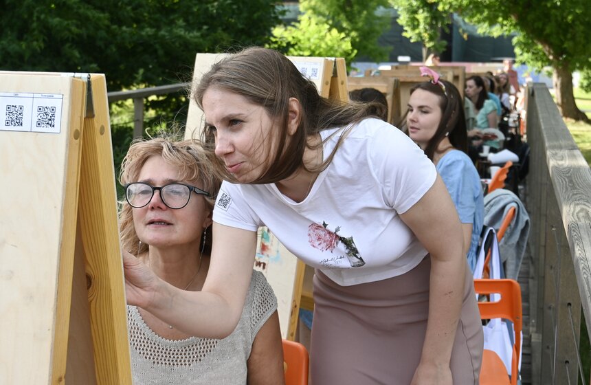 Мастер-класс "Рисуем как футуристы" прошел на фестивале "Маяковский Fest 2022" в Москве 10 фото