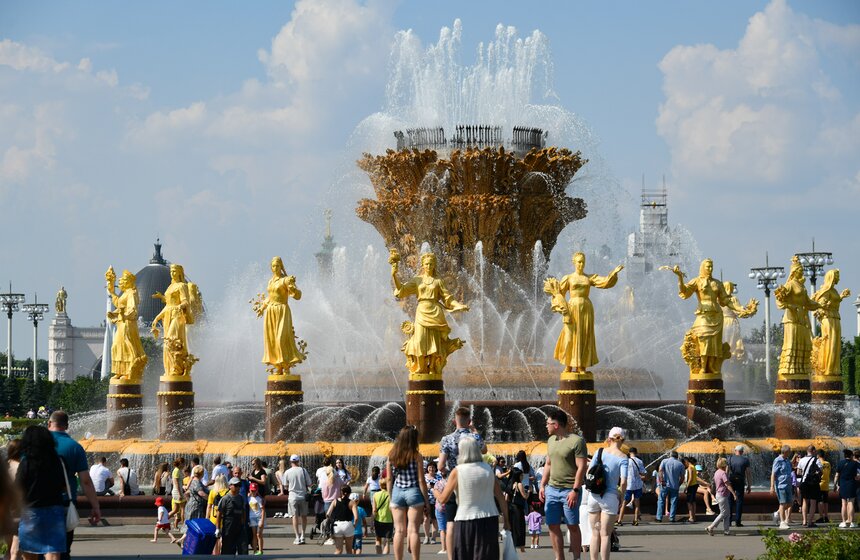 В Москве отметили 83-летие ВДНХ 11 фото