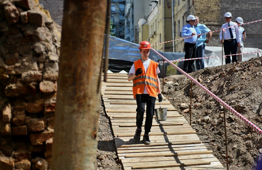 Свыше 20 тыс бесценных артефактов обнаружили археологи на раскопках в центре Москвы 5 фото