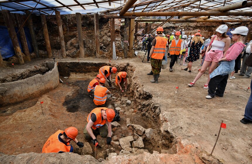 Свыше 20 тыс бесценных артефактов обнаружили археологи на раскопках в центре Москвы 8 фото