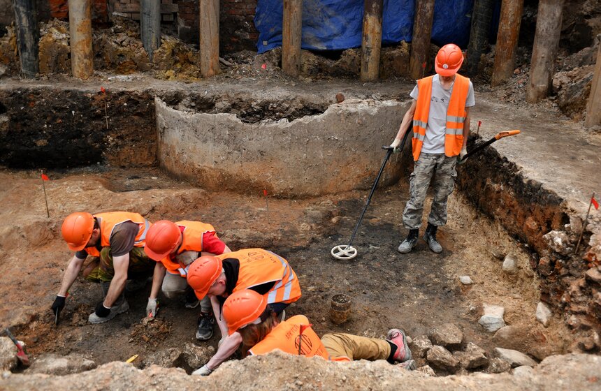 Свыше 20 тыс бесценных артефактов обнаружили археологи на раскопках в центре Москвы 9 фото