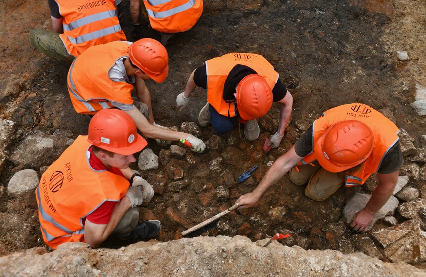 Свыше 20 тыс бесценных артефактов обнаружили археологи на раскопках в центре Москвы 3 фото