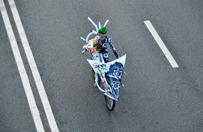 Ночной велофестиваль прошел в Москве 14 фото