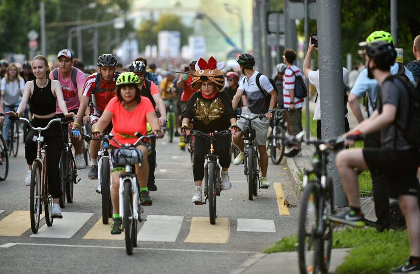 Ночной велофестиваль прошел в Москве 6 фото