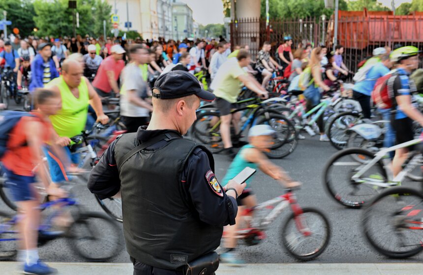 Ночной велофестиваль прошел в Москве 9 фото