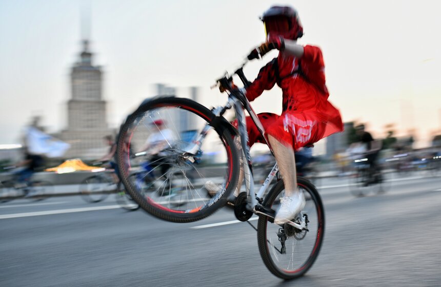 Ночной велофестиваль прошел в Москве 17 фото