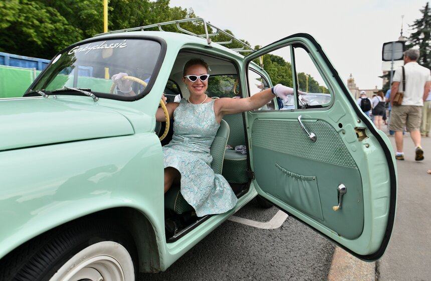 На выставке под открытым небом было представлено 20 экспонатов
