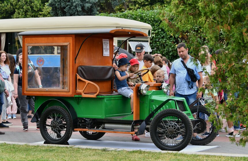 Фестиваль "Ретрорейс" прошел в Москве 24 фото