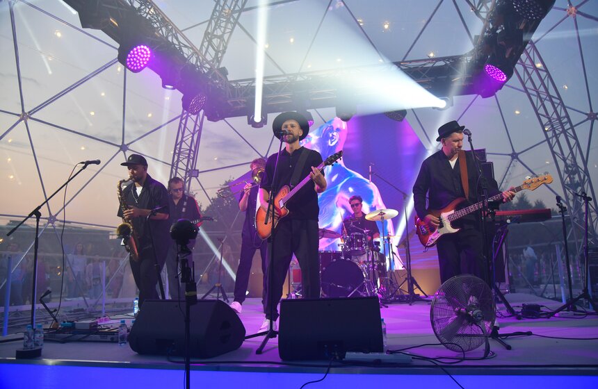 Группа Uma2rman выступила в рамках медиафестиваля "Твоя Москва" 5 фото