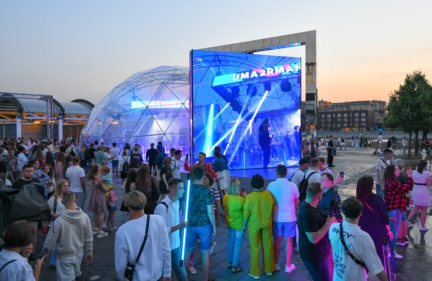 Группа Uma2rman выступила в рамках медиафестиваля "Твоя Москва" 20 фото
