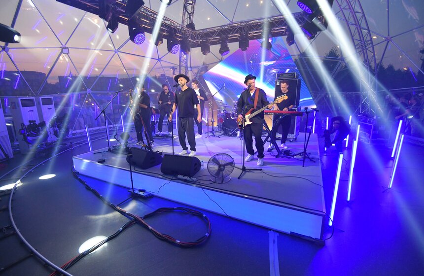 Группа Uma2rman выступила в рамках медиафестиваля "Твоя Москва" 13 фото