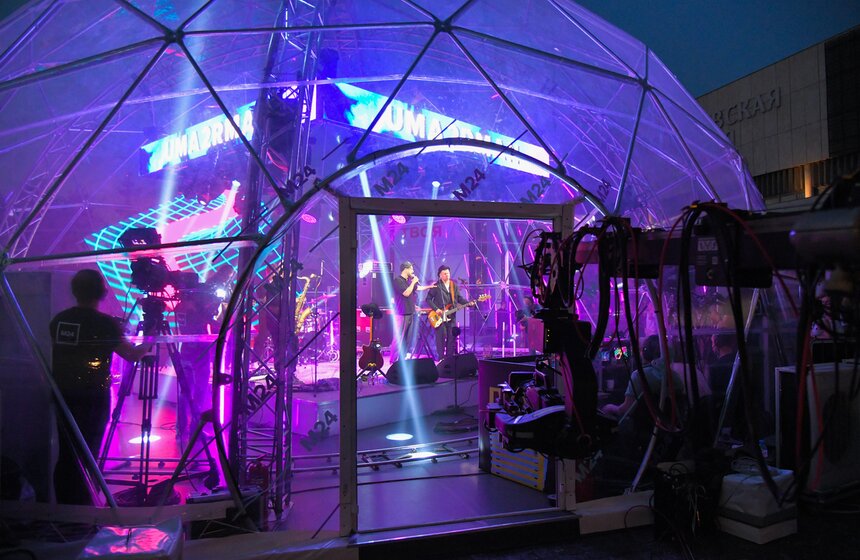 Группа Uma2rman выступила в рамках медиафестиваля "Твоя Москва" 26 фото