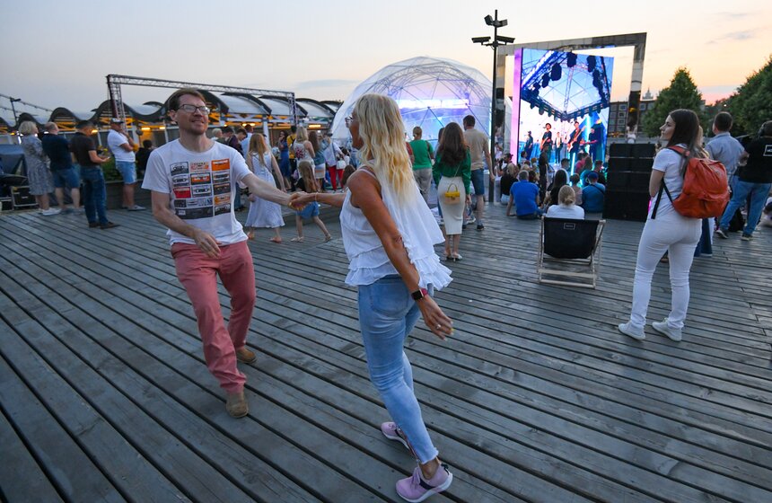 Группа Uma2rman выступила в рамках медиафестиваля "Твоя Москва" 16 фото