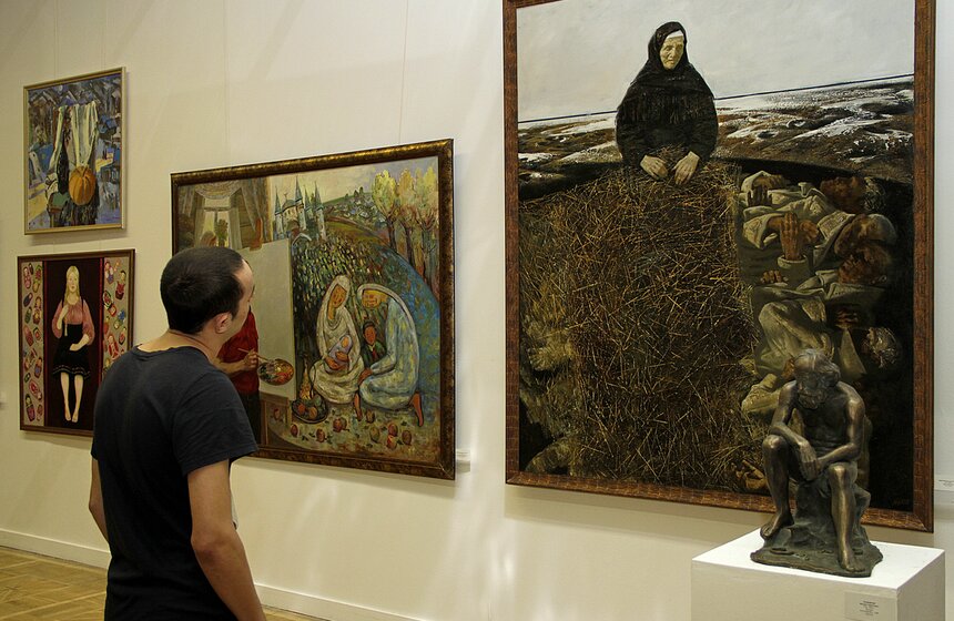 Художественная выставка "Россия XII" открывается в Москве 22 фото