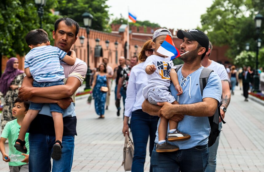 В Москве прошли празднования по случаю Дня России 8 фото