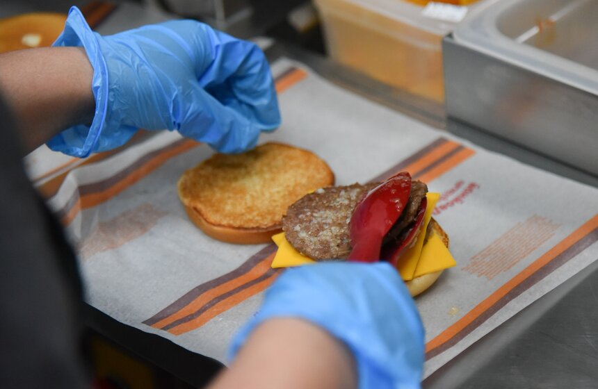 В Москве открылись обновленные рестораны McDonald's под новым брендом 10 фото