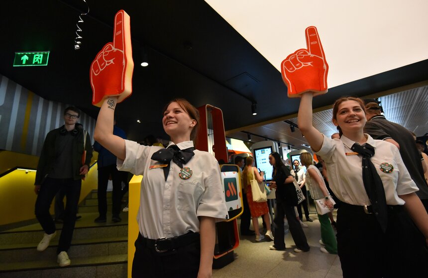 В Москве открылись обновленные рестораны McDonald's под новым брендом 29 фото