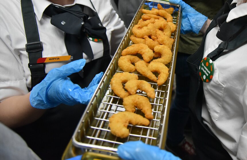 В Москве открылись обновленные рестораны McDonald's под новым брендом 14 фото