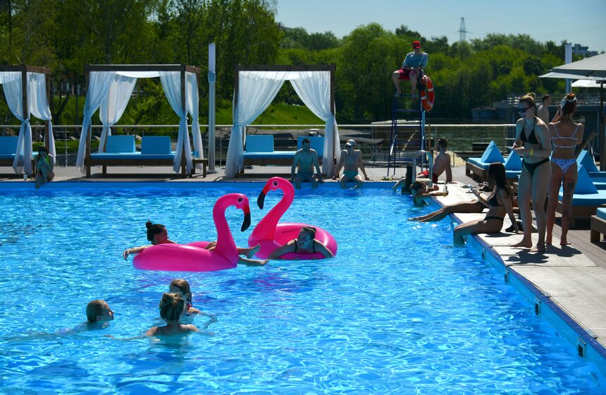 Пляж под открытым небом открыли на Северном речном вокзале 18 фото