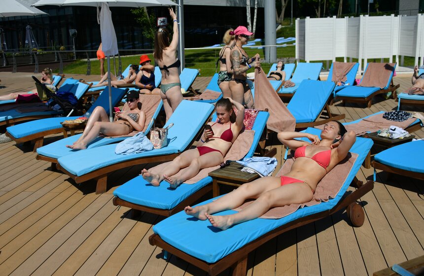 Пляж под открытым небом открыли на Северном речном вокзале 5 фото