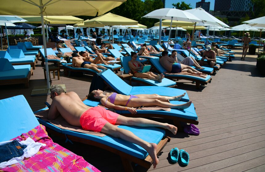 Пляж под открытым небом открыли на Северном речном вокзале 2 фото